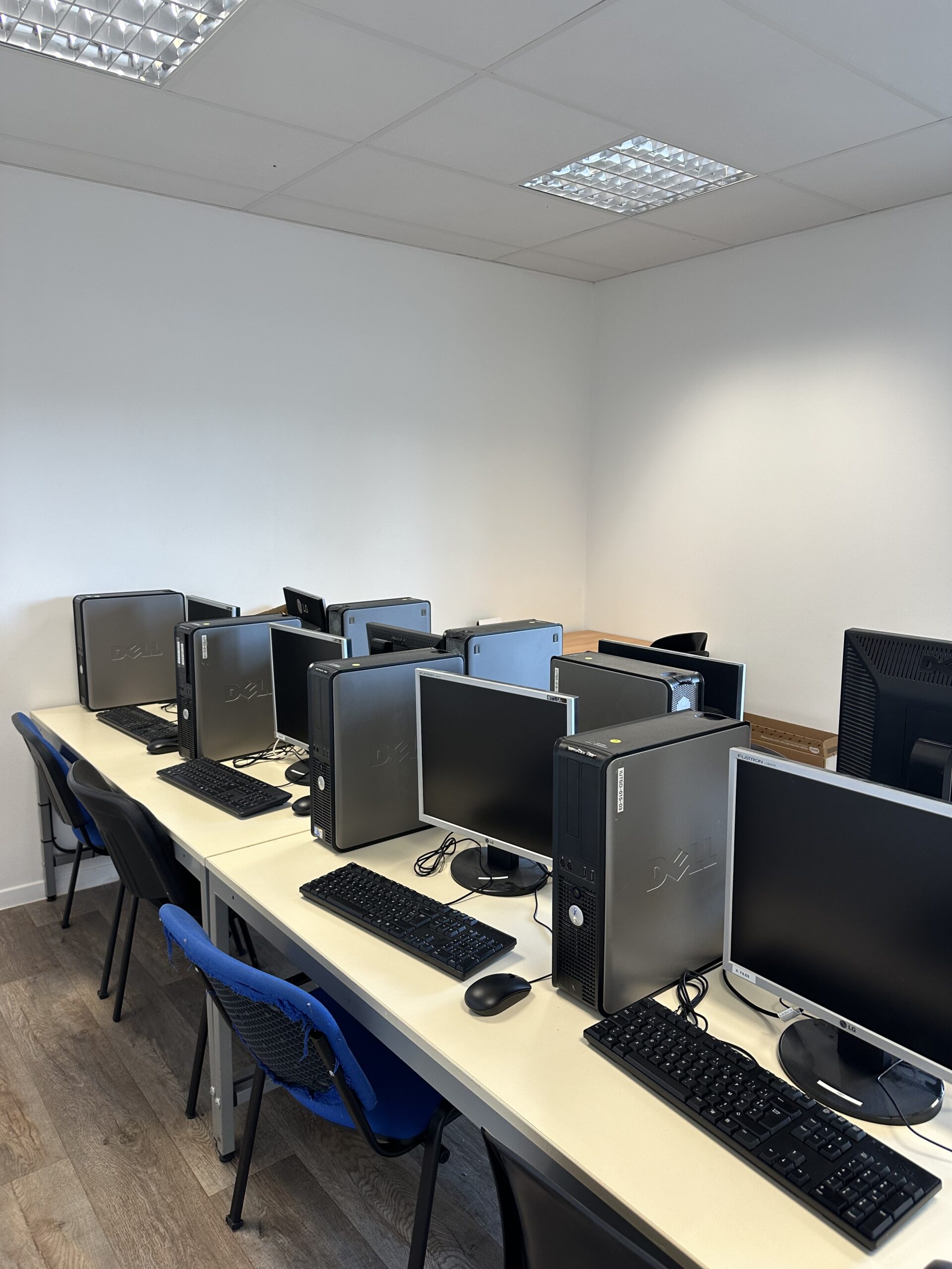 Image de 💻 𝐔𝐧𝐞 𝐬𝐚𝐥𝐥𝐞 𝐢𝐧𝐟𝐨𝐫𝐦𝐚𝐭𝐢𝐪𝐮𝐞 𝐨𝐮𝐯𝐞𝐫𝐭𝐞 𝐚̀ 𝐭𝐨𝐮𝐬 𝐚̀ 𝐥𝐚 𝐏𝐞́𝐩&rsquo; !